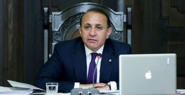 Armenian PM Off to Moscow to Meet With Medvedev