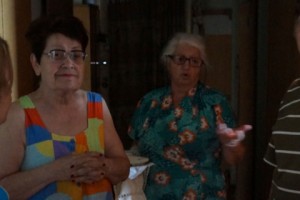 Правительство поселило по соседству с беженцами психически больных людей