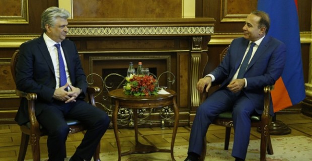 Armenian Prime Minister Hosts Swiss-Armenian Businessman Sirmakes
