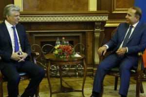 После обсуждения вопроса о борьбе с коррупцией премьер встретился с бизнес-партнером 
своего сына