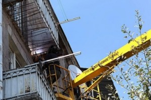 Yerevan Municipality Renovates Unsafe Apartment House Balconies