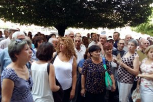 “Всех работников “Наирита” подвергли шантажу” – наиритцы вновь собрались перед зданием 
правительства