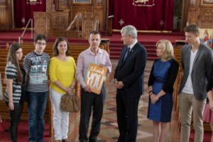 Canadian Prime Minister Meets Syrian Armenian Refugee Family
