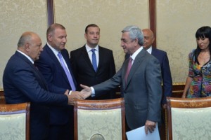Sargsyan Discusses Constitutional Changes with Prosperous Party Reps
