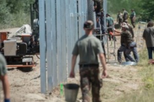 Hungary Launches 'Border Hunter' Units to Block Refugees, Bulgaria Takes Fright
