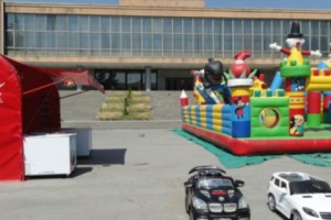«Տրոյական ձի», թե պարզապես անմեղ մի բատուտ Գյումրու 150-ամյա թատրոնի դիմաց