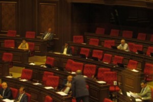 70 депутатов НС проголосовали за укрупнение общин, хотя в ходе референдума большинство 
населения проголосовало против