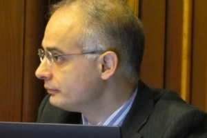 Л.Зурабян предложил потребовать от Армена Ашотяна объяснений по поводу организуемых в 
школах агитационных собраний