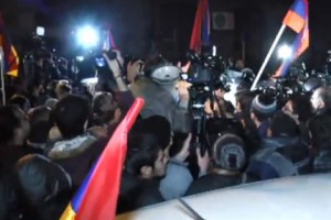 Напряженная ситуация перед зданием штаб-квартиры РПА