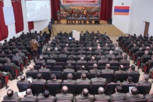 Լավագույն արդյունքներ ցուցաբերած զինվորական ստորաբաժանումներին հանձնվել են պատվո դրոշներ