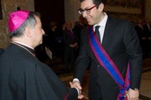 Հռոմի Պապը Հայաստանի դեսպանին պարգևատրել է Պիոս Պապի ասպետական ուխտի Մեծ Խաչի շքանշանով