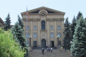 Заседание парламента Армении началось с минуты молчания