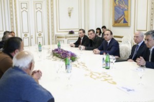 Հովիկ Աբրահամյանն ընդունել է քաղցրաշենցի խաղողագործներին