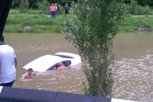 Автомобиль, за рулем которого находилась пьяная заместитель прокурора Тавуша, упал в озеро. 
Прокуратура изучает инцидент