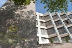 Մեղադրվում է կնոջ, դստեր և ոստիկանի նկատմամբ բռնություն կիրառելու մեջ