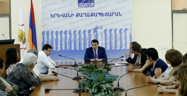 Քննարկվել է Տիգրան Մեծի պողոտայի 47 հասցեի 4-րդ կարգի վթարային շենքի բնակիչների վերաբնակեցմանն առնչվող հարցեր