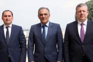 Armenian Transportation Minister Discusses Lars Border Crossing with Georgian PM