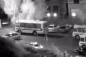Convoy of Police Vehicles Seen Headed Towards Yerevan Building Seized by Armed Group