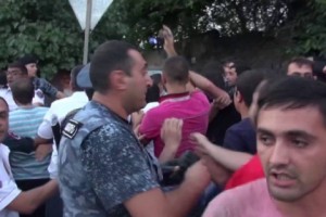 Սարի թաղում ոստիկանության ծառայողների նկատմամբ բռնություն կիրառելու դեպքի առթիվ քրեական գործ է հարուցվել