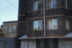 От слезоточивого газа у жителей улицы Заваряна возникли проблемы со здоровьем