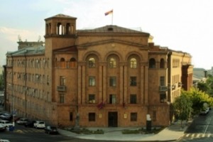 Yerevan: Armed Group Takes Four Medical Personnel Hostage, Says Police