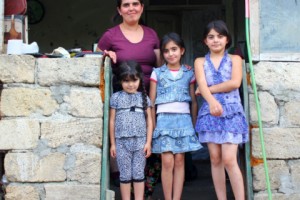 Քարվաճառի նկատմամբ մեծ սեր եւ հիասթափություն՝ մեկ հարկի տակ,
կամ «Ես ձեզ ասում եմ․ դուք ոչինչ չե՛ք հանձնելու»
