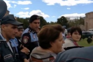 Evicted Yerevan Residents and Disgruntled Workers Demonstrate: Temporarily Block Nalbandian Street