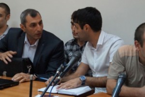 Никто из 46 потерпевших полицейских в суд не явился