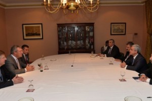 Նյու Յորքի ներդրումային համաժողովի շրջանակներում Սերժ Սարգսյանը հանդիպել է 
Ամուլսարի հանքավայրը և «Որոտանի» հէկը շահագործողներին