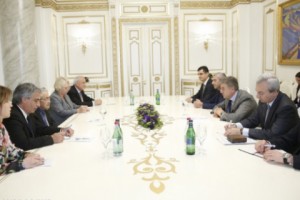 Премьер-министр принял считающегося одним из основателей Интернета Луи Пузена