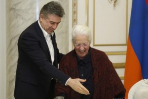 Сатеник Телфеджян подарила полученный в наследство земельный участок Харбердскому 
детдому

