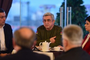 Президент Серж Саргсян в Степанакерте встретился с посетившими Арцах деятелями культуры 
РА
