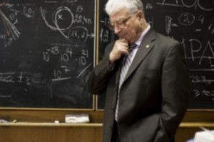 Премьер-министр поздравил Юрия Оганесяна с утверждением 118-го элемента Периодической 
таблицы Менделеева его именем