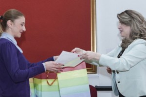 «Հետք»-ի լրագրողն արժանացել է Հայաստանի մանուկներ հիմնադրամի երկու մրցանակների