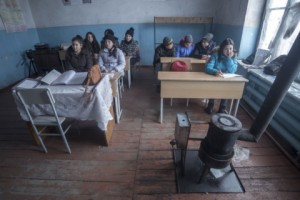 Չորրորդ կարգի վթարային դպրոցում վայրկյանների տարբերությամբ առաստաղի ծեփը չի ընկել 
աշակերտների գլխին