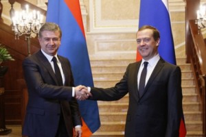 Armenian Prime Minister Visits Moscow: Meets Medvedev, Seeks Russian Capital  
