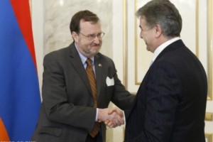 Armenian Prime Minister and U.S. Ambassador to Armenia Discuss Anti-Corruption Campaign
