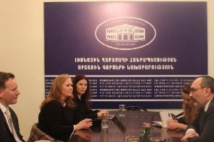 Глава МИД НКР принял международных наблюдателей
