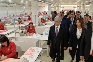 Президент Серж Саргсян посетил компанию "Алекс текстиль"