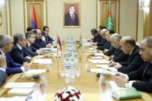 Карен Карапетян в Ашхабаде встретился с членами Кабинета министров Туркменистана