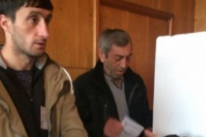 «Ծառուկյան» դաշինքի վստահված անձն օգնում է ընտրողին