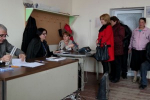 Զորակերտի 30/31 ընտրատեղամասում սարքը հրաժարվում է կարդալ ընտրողների սառած մատների տվյալները