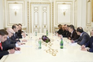 Georgian Foreign Minister Congratulates Karapetyan for Conducting "First-Class" Parliamentary Election