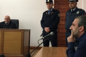 Դատարանը Արարատ Խանդոյանին հեռացրեց նիստերի դահլիճից