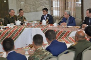 Президент в Арцахе встретился с демобилизованными и ещё проходящими службу 
военнослужащими
