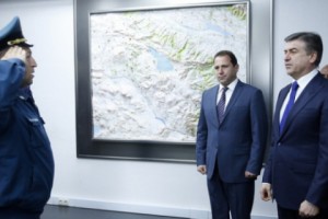 Премьер-министр посетил Министерство по чрезвычайным ситуациям: «Ожидаем от МЧС 
современного и разумного управления»