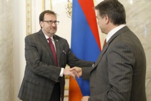 Премьер-министр и посол США в Армении обсудили вопросы двустороннего экономического 
сотрудничества

