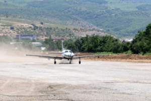 Ու՞մ օդանավն է վայրէջք կատարել Կապանում