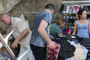 Yerevan’s Firdous Market: Business Owners Dismantle Stalls as Police Watch
