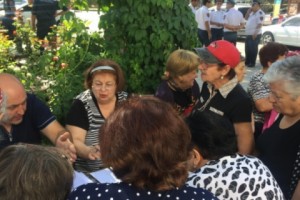 Yerevan's Vernisaj Market: Police Bar Merchants from Displaying Wares on Sidewalk